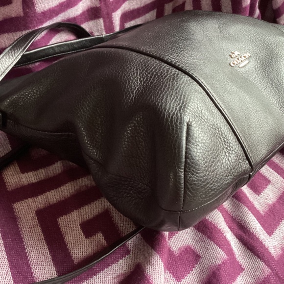 Authentic Black Leather Isabella Coach Handbag - Picture 4 of 10